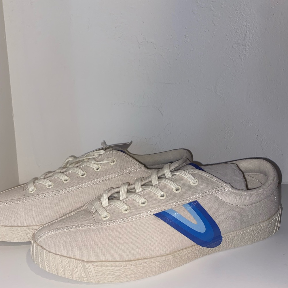 TRETORN tennis shoes- size 9